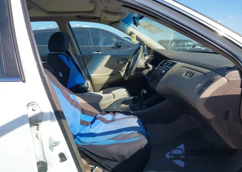 2000 Honda Accord 2.3 Lx from USA, damaged, VIN 1HGCG5646YA050182